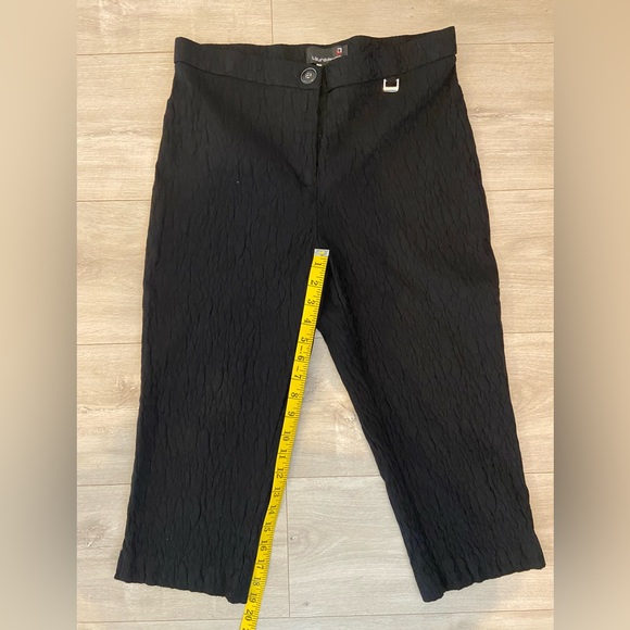 Laura Petites - Size 8 - Black capris with textured design - Picture 10 of 10